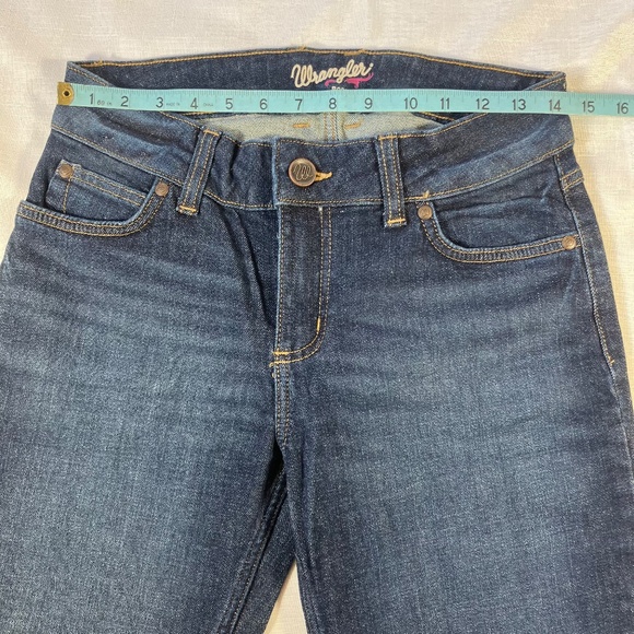 LIKE NEW! Wrangler Boot Cut Dark Wash Jeans, Women's Size 5 X 34 - Picture 4 of 9